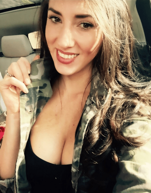 Cleavage MILFie