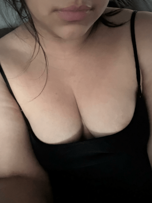 Spaghetti strap and no bra is always the way to go, no?