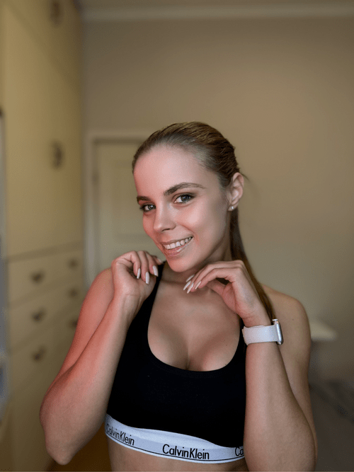 Today I'm in a wonderful mood, I'm thinking about going to a restaurant in the evening