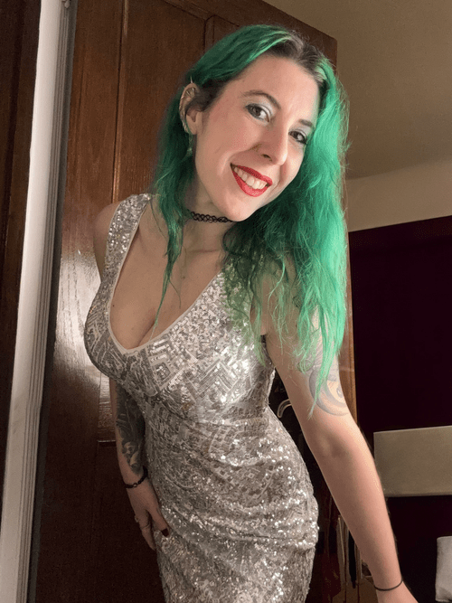 Glamorous cleavage