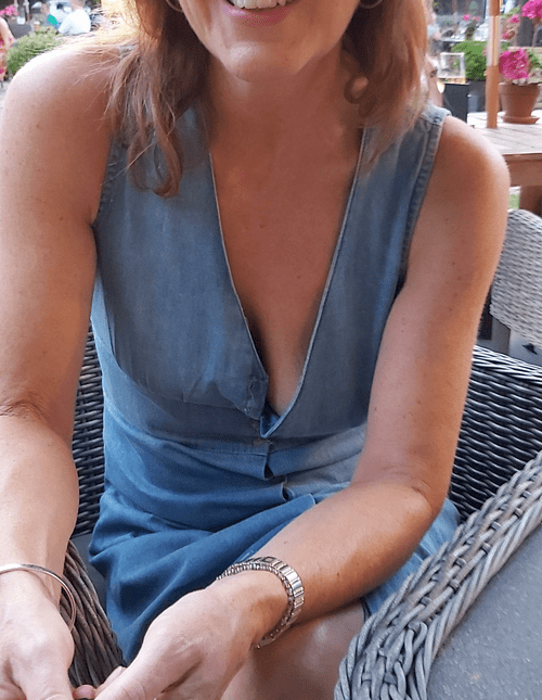 Is this dress OK to wear at the pub quiz?