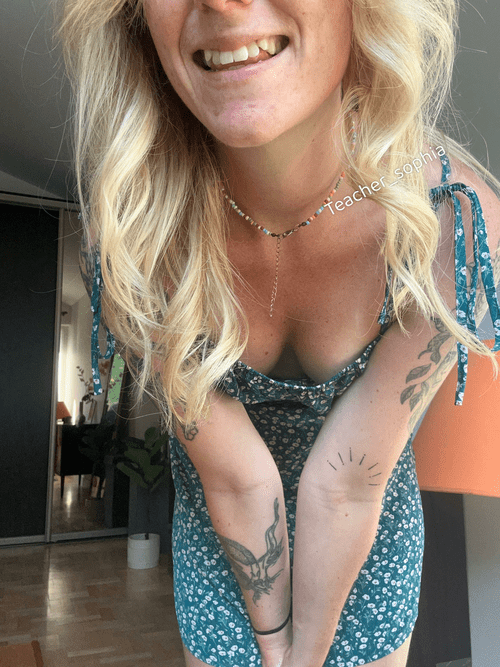 Tiny tits does the best downblouse