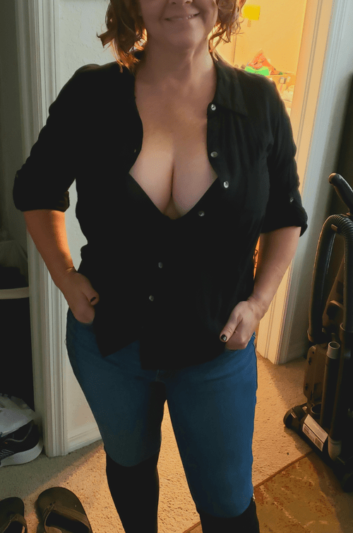 Mom of 2 looking for your thoughts on my cleavage