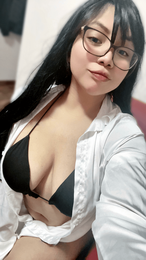 Big glasses and big cleavage