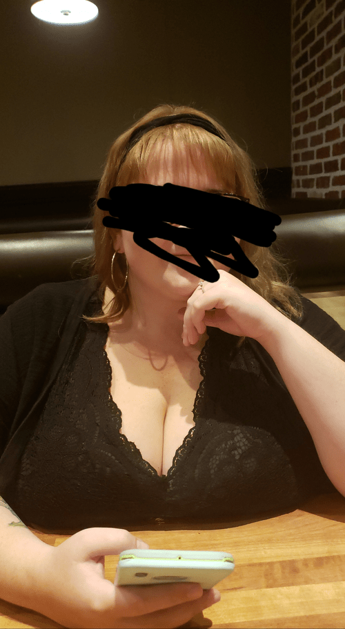 I didn't even realize how great my cleavage was until hubby sent me this pic...