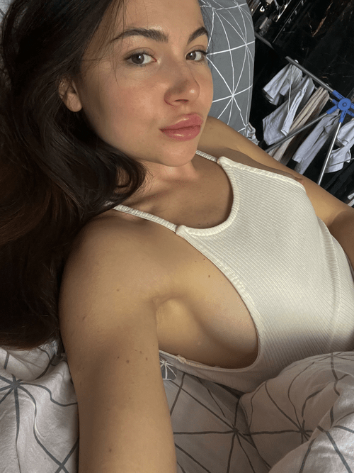 how quickly you'd want to meet and go on a date with a hot babe like that?