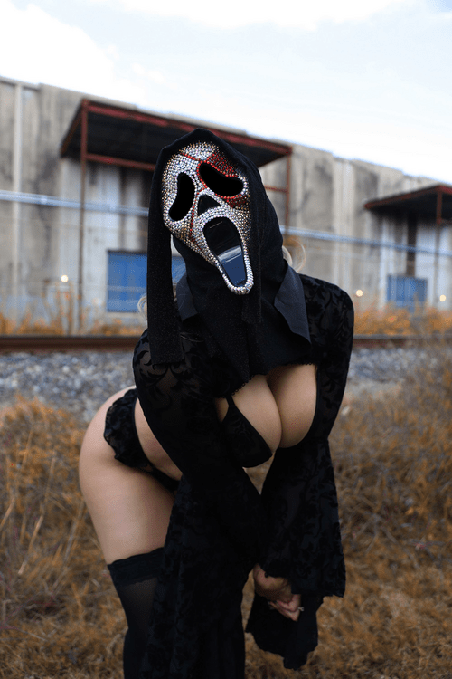 Wannabe in a scary movie? ?