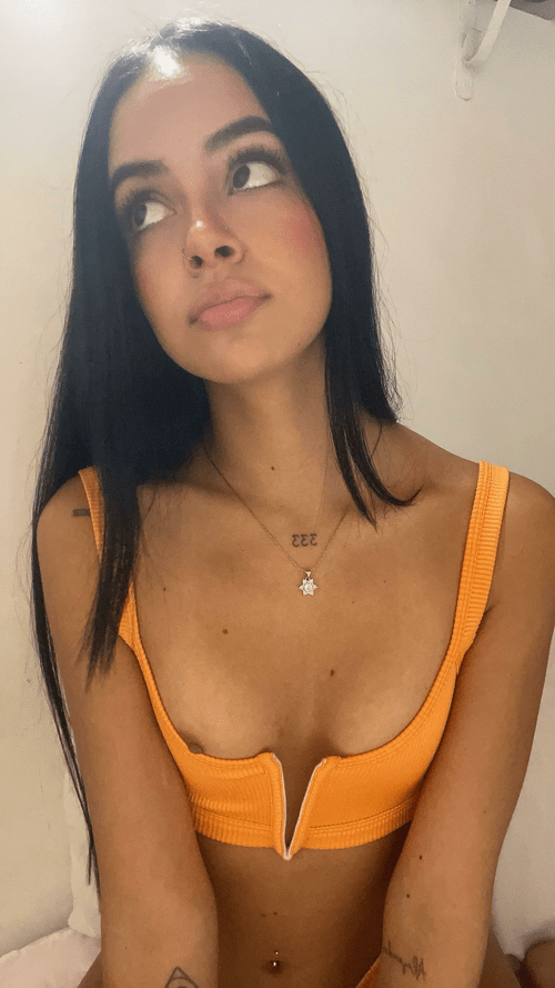 Can you handle a petite Latina like me