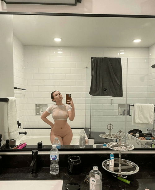 I do not think I got someone's dream body type, but still I am pretty hot