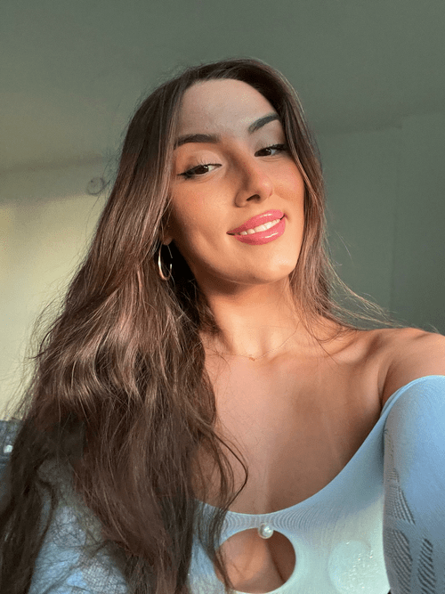 chillax and let this latina babe control u ❤️