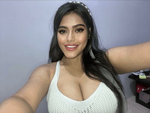 If u hug me tight, you just won a ticket to my pussy ?