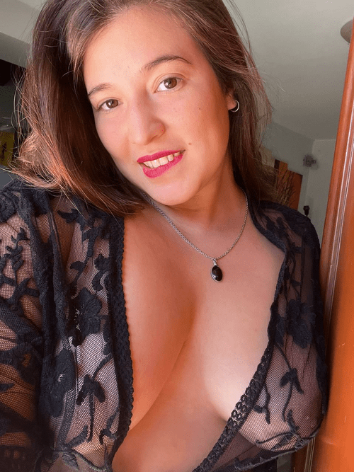 You can't get mad when you receive a smile like that from a Mexican chubby babe