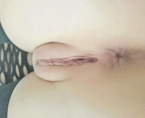 Fresh shaved pussy. Makes me feel sexier. ðŸ‘„ðŸ’‹[40]ðŸ‘„