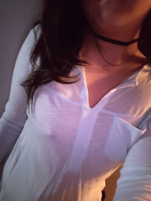 I don't really like wearing bras, but I really like this shirt... hrmmm