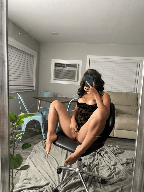 Lift my skirt and eat me out