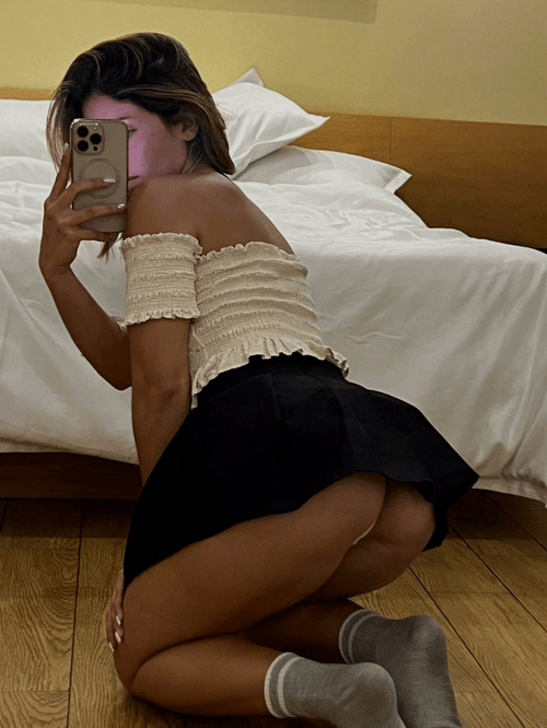 I´m taking random guys to send nudies, whos down?