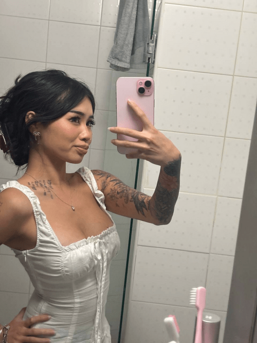 you wanna see more of a Asian gamer girl??