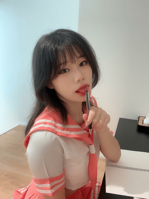 who’s craving for nerdy asians?