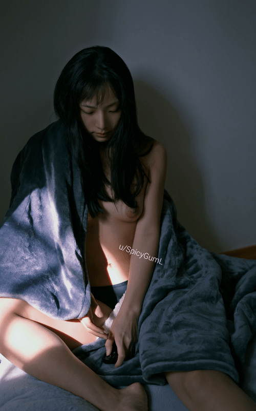 Warming up in the morning sun, will you come hold me to break the morning chill?