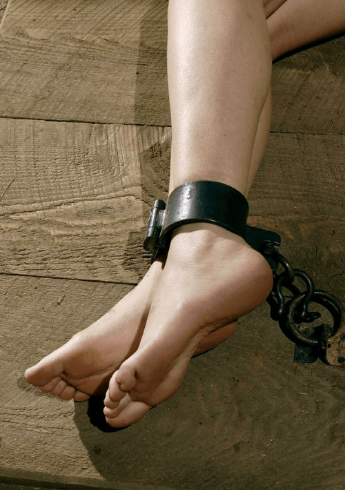 Ankle Bracelets - Her Newest Fashion Trend