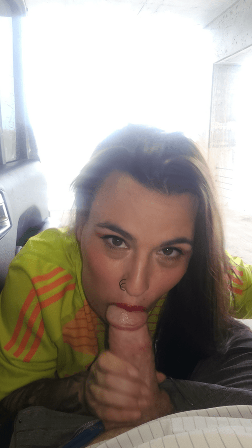 Sucking dick to celebrate thr 4th of July!