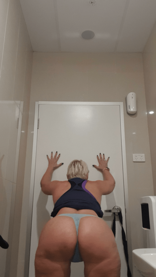 Big fat ass reveal I had done in the gym locker room xx 54yo   ðŸ‡¦ðŸ‡ºðŸ’‹