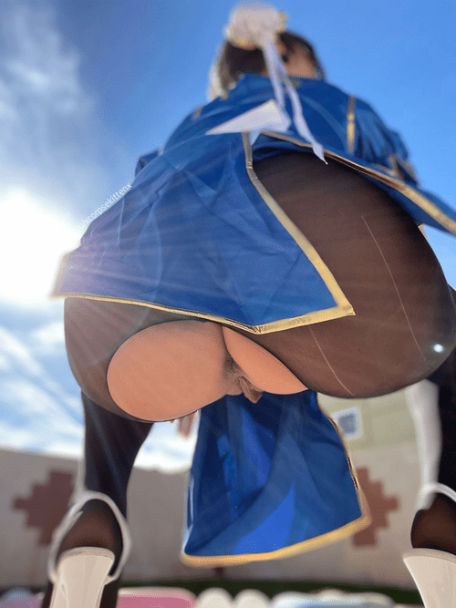 Can Chun-Li sit on your face with no panties on?