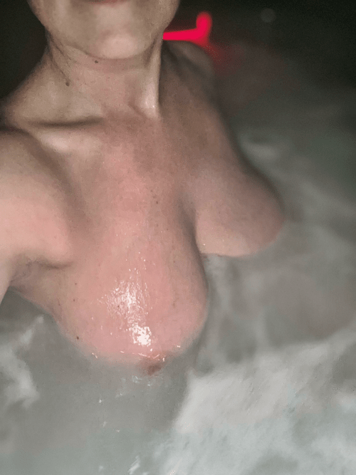 rosty night, hot tits