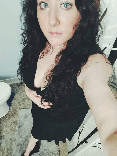 Hubby doesnt believe  that i can have all the dicks i could possibly want. Please blow up my inbox and show him exactly what i can have. Pics and details will catch my attention more
