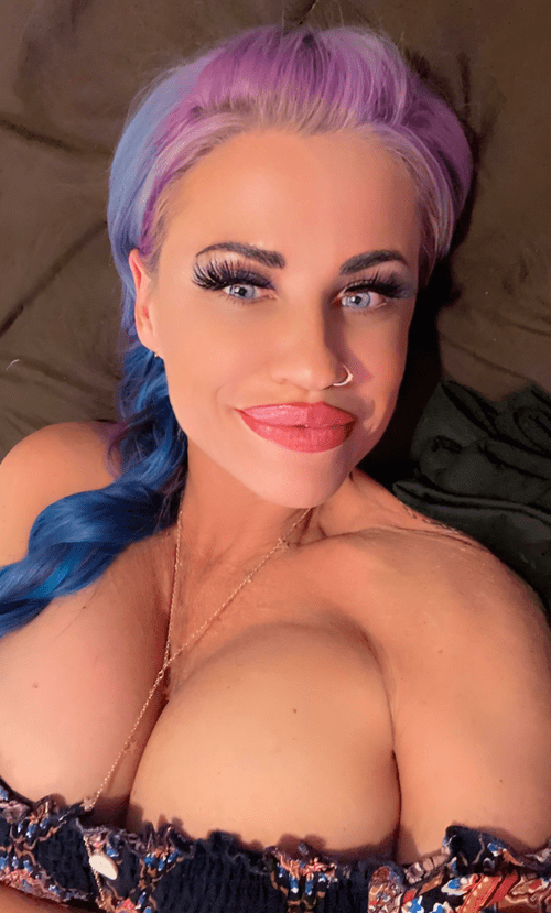 My dick can't get tired of standing up with a wife like this, wanna try her?