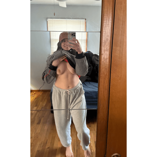 What do you call a milf who offers sex on the 1st date?