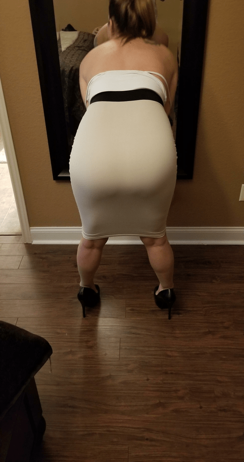 F[41] Does my ass look good in this dress?