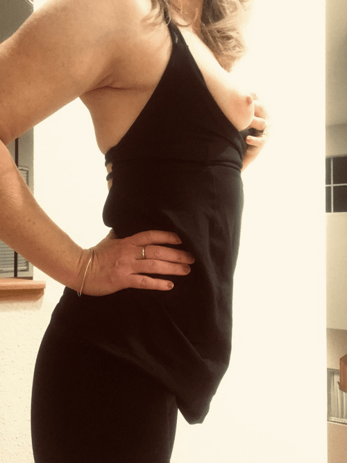 In my yoga clothes. Now that I know that less is more..... (F45)