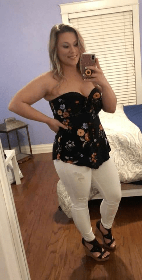 Thicc, petite, beautiful milf!