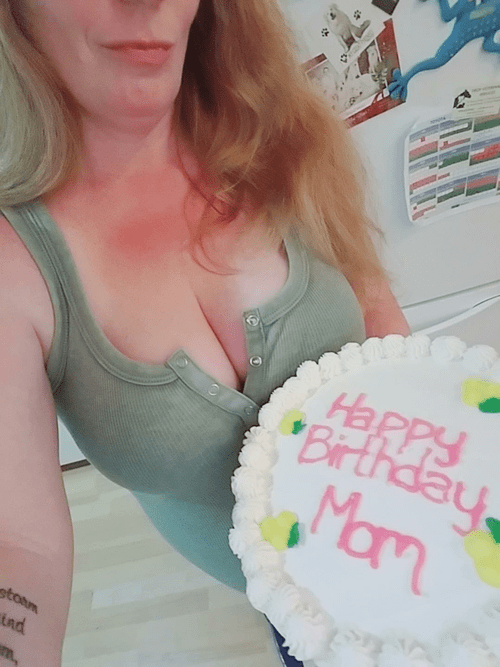 When you're a Milf, you make your own birthday cake. Sorry no boobs, kids could walk in (I don't know how you milfs get pics in your kitchen with kids around)