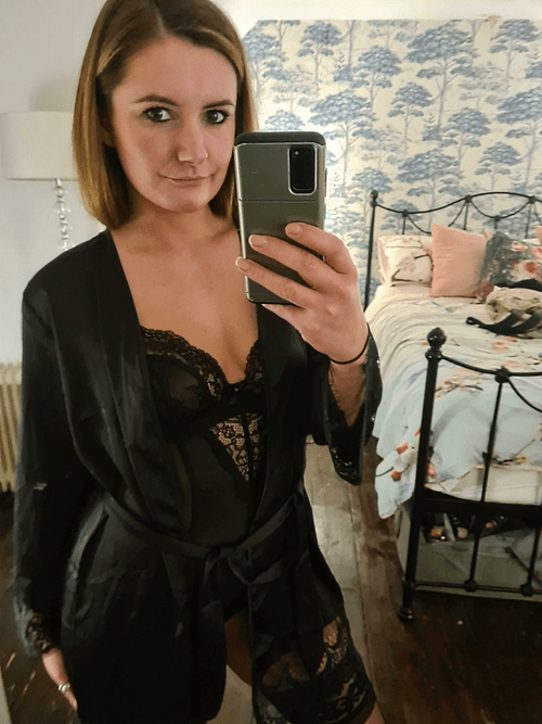 There's just something about black lace that makes me want to fuck all night ??‍♀️
