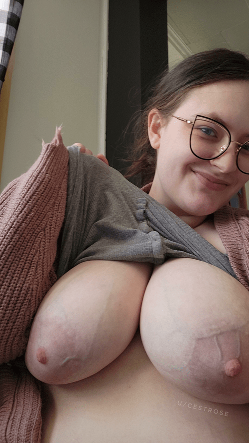 A young 1990s mom with big boobs and a nerdy personality