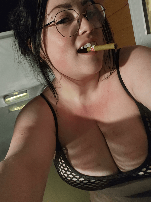 Would love a smoking buddy