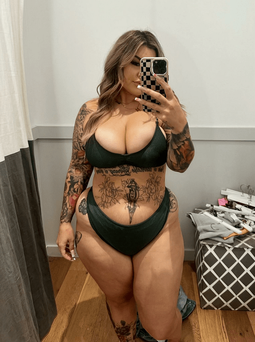 Thick girl vs little bikini, who has a pool and wants to watch