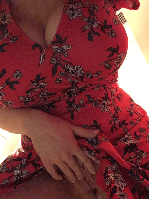 Some curves, some pussy, some adrenaline whilst taking nudes in publicðŸ˜‡