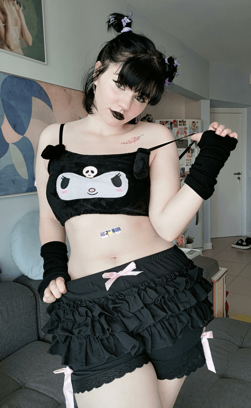 Hope you guys are into tiny waists
