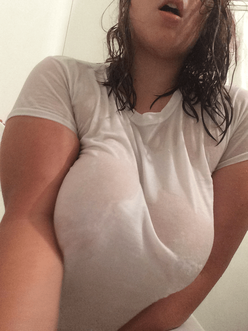 cute, curvy 18yo with tripleDs in wet tshirt :)