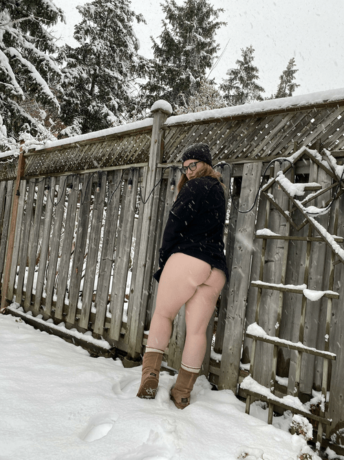 A nice thick ass in snowy Canada  ?