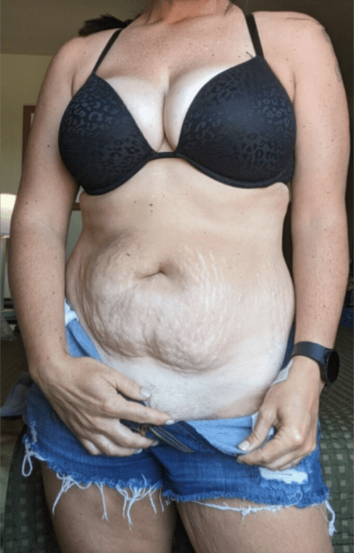 Just a curvy hotwife showing you my curves