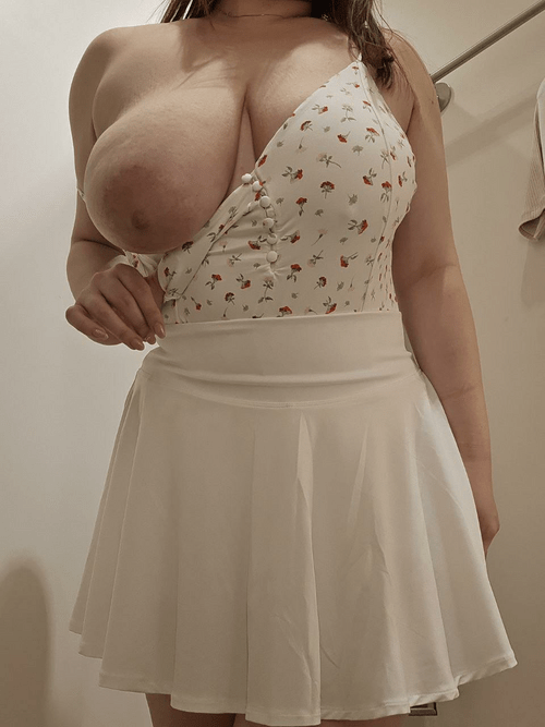I love taking nudes at the fitting room
