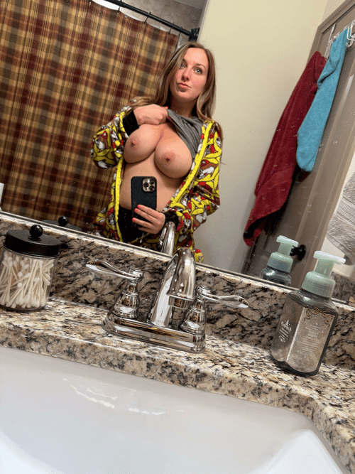 Buc-ees Tittys